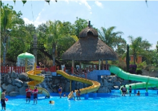 Toboganes y albercas